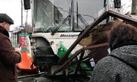 В Москве автобус въехал в остановку