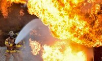В Москве при пожаре в жилом доме погибли три человека‍