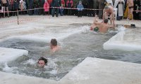 В Москве прошли крещенские купания