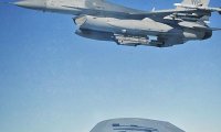В небе над США столкнулись два истребителя F-16