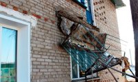 В Новосибирской области балкон рухнул вместе с пенсионеркой