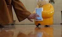 В одном из буддистских храмов Пекина появился робот-монах