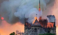 В огне пострадал собор Парижской Богоматери