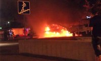 В Омске загоревшийся автобус подпалил дорожную технику