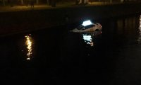 В Петербурге автомобиль «Яндекс Такси» с пассажиром улетел в реку