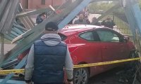 В Петропавловске легковой автомобиль снес остановку