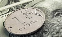 В понедельник рубль возобновил снижение