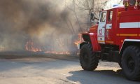В Приамурье огонь перекинулся с сухой травы на жилые дома