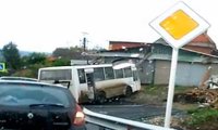 В Прикамье автобус без тормозов протаранил жилой дом