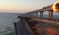 В результате подрыва грузовика на Крымском мосту обрушились два автомобильных пролета