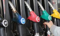 В России начали дешеветь бензин и дизтопливо 