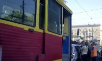 В Ростове трамвай на светофоре протаранил несколько автомобилей