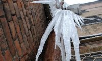 В Самаре на Мехзаводе сосулька проломила голову школьнице