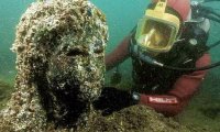 На дне Средиземного моря найдена древняя статуя 