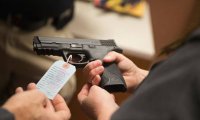 В США растут продажи оружия на фоне опасений по поводу безопасности