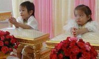 В Таиланде отпраздновали свадьбу трехлетних близнецов