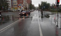 В Тюмени пенсионер сбил двух человек, обвинил в аварии дождь и уехал