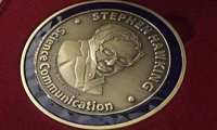 В Великобритании представли медаль имени Стивена Хокинга