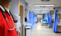 В Великобритании растет число пациентов, ожидающих получения медицинской помощи