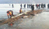 В Хабаровском крае спасатели сняли со льдины более 140 рыбаков