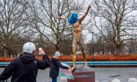 Вандалы осквернили статую Ибрагимовича в Мальме