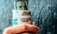 ВЦИОМ: россияне ждут роста курса доллара в ближайшие месяцы