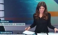 Ведущая итальянского телевидения случайно продемонстрировала белье в прямом эфире