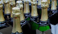 Винную газировку выдают за шампанское