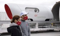 Virgin Hyperloop провела первые испытания сверхскоростного поезда с людьми на борту