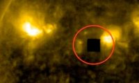 Возле Солнца заметили огромный НЛО в форме куба