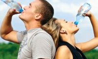 Врачи: чрезмерное употребление воды может быть опасным