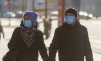 Врачи объяснили, почему не рекомендуется в мороз носить маски на улице