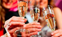Врачи рассказали о допустимой дозе алкоголя на Новый год