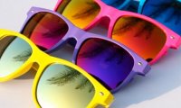Врачи выступили против очков с цветными линзами