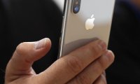 Все дело в кармане: исследователи назвали iPhone X опасным для женского здоровья
