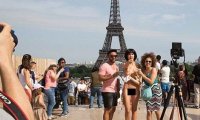 Художницу арестовали за обнаженное селфи у Эйфелевой башни