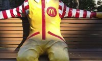 Хулиганы Вермонта оторвали голову фигуре клоуна Рональда Макдональда 