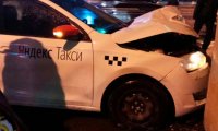 Яндекс Такси влетело в окно ресторана в Петроградском районе Петербурга