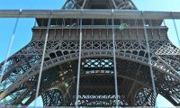 Эйфелеву башню оградят пуленепробиваемой стеной