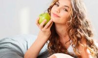 Эксперты советуют женщинам употреблять яблоки каждый день