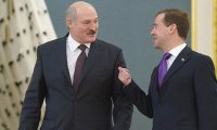 Эксперты заявили о потеплении отношений Медведева и Лукашенко