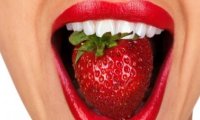 Зеленый чай, клубника и шоколад способствуют белизне зубов