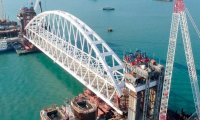 Железнодорожная арка Керченского моста установлена на фарватерные опоры