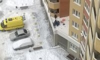Житель Тюмени выжил, выпав с балкона 10-го этажа