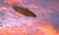 Жителей Петербурга до смерти напугали три огромных НЛО в небе над городом
