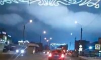 Жители Сызрани засняли пугающую голубую вспышку в небе над городом‍