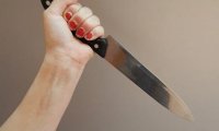 Жительница Тихвина из ревности порезала сожителя ножом