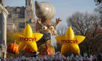 «Звездами» парада в честь Дня благодарения в Нью-Йорке стали летающие надувные фигуры в виде мультперсонажей