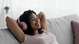 Музыкальная память имеет гендер: мужской пик — 16 лет, женский — 19