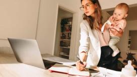 Невидимая ноша: почему успешные мамы по-прежнему несут всё в голове